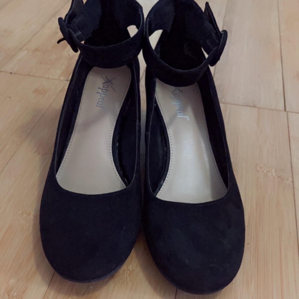 Black dress shoes